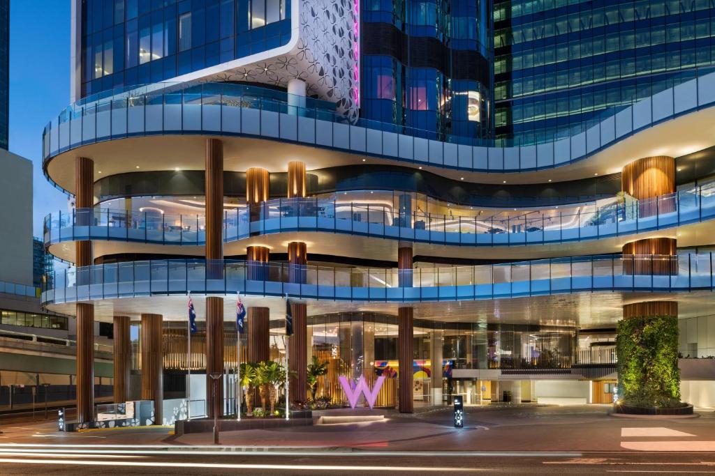 W Brisbaneis: CBD luxury hotel with stylish rooms, a rooftop bar, and spa facilities. Prime location with stunning river views. it is one of the best hotels in Brisbane