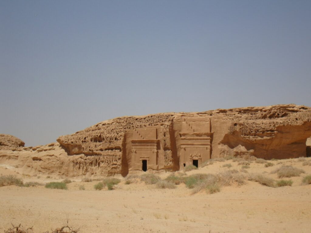 a desert scene with a building in the middle of the desert—Things to Do in Saudi Arabia